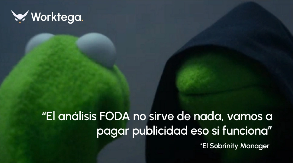 Meme del Kermit del lado oscuro diciendo que el análisis FODA no sirve para nada y que paguen publicidad, firmado por El Sobrinity Manager